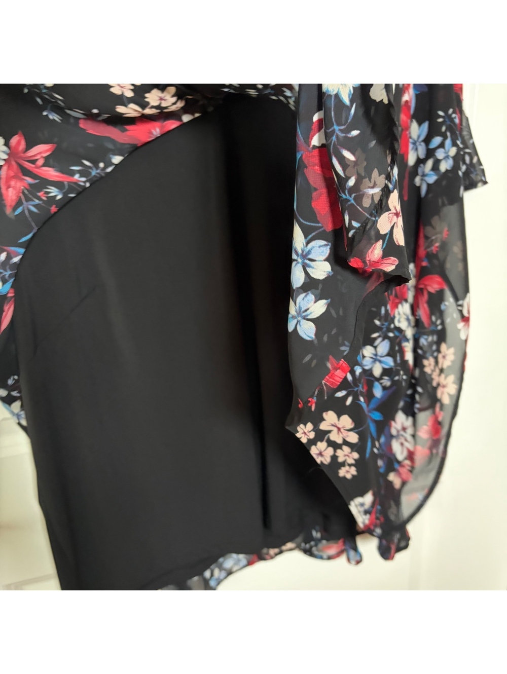 Liz Claiborne Woman Plus Size 1X Black Floral Sheer Overlay Top - Picture 4 of 6